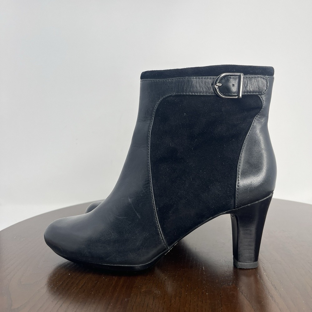 Clarks Ankle Boots Women's 7.5M Black Nubuck Leather Buckle‎ Strap Zip Booties